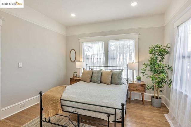 539 Golden Gate Ave, Richmond CA: https://media.crmls.org/mediaz/4b474c4b-a6c0-4baf-a32c-c69b3f8c4d86.jpg
