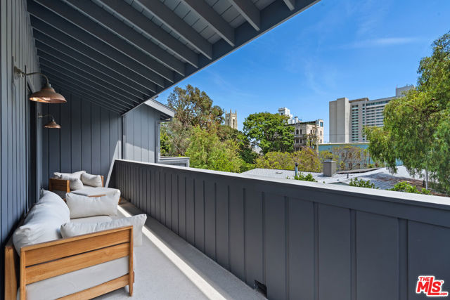 1919 Pinehurst Road, Los Angeles CA: https://media.crmls.org/mediaz/4b47c9b4-cea7-4099-b689-3c04bd5d7e75.jpg