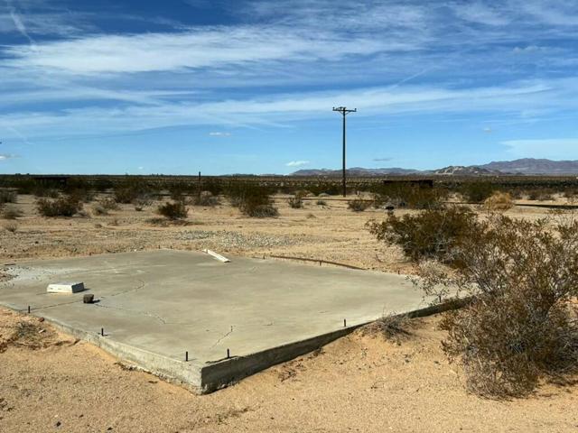 81325 29 Palms Highway, 29 Palms CA: https://media.crmls.org/mediaz/4b47da58-16a9-4a02-a7fb-666c1aceafa5.jpg