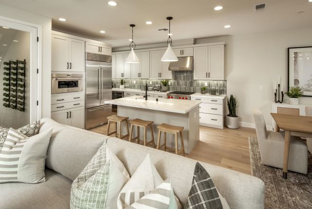 Image 8 of 17 For 139 Compass Drive  2002