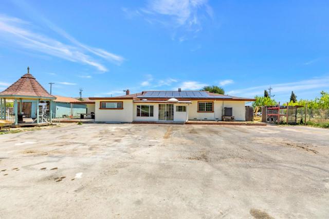 7750 Lovers Lane, Hollister CA: https://media.crmls.org/mediaz/4b48f47c-e26c-4502-b5ec-31ab374048ba.jpg