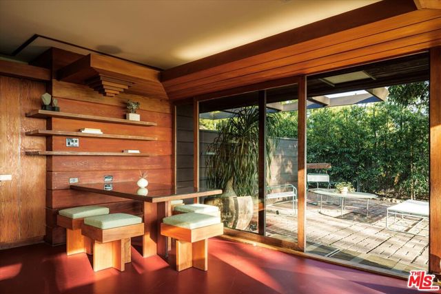 4260 Sea View Lane, Los Angeles CA: https://media.crmls.org/mediaz/4b48f6f9-dffe-48eb-a482-4971a879e92f.jpg