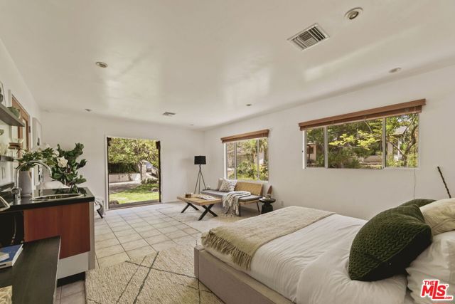 8630 Allenwood Road, Los Angeles CA: https://media.crmls.org/mediaz/4b49315a-481a-4570-bb1e-79ff672e9ba8.jpg