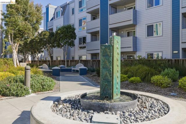 6400 Christie Ave, Emeryville CA: https://media.crmls.org/mediaz/4b4995ac-9ce5-4151-a874-242eb2f9cc03.jpg
