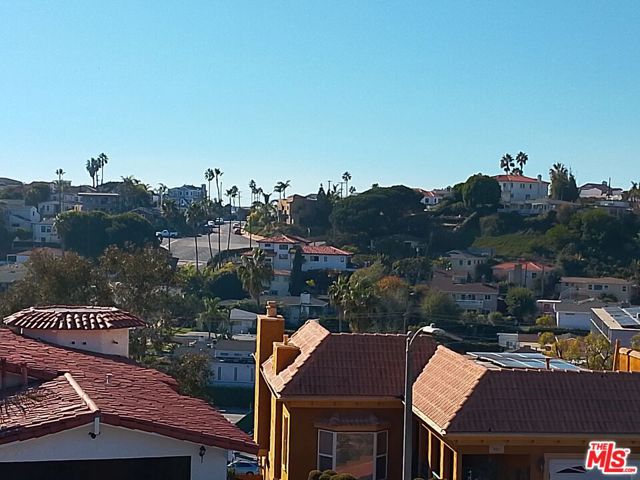8352 Zitola Terrace, Playa del Rey CA: https://media.crmls.org/mediaz/4b49974d-d310-46f0-b613-a12847e04728.jpg