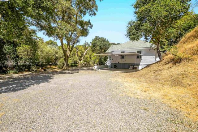 75 Kilkare Rd, Sunol CA: https://media.crmls.org/mediaz/4b49e004-afa3-46c7-9eb6-d7b0292b6fdf.jpg