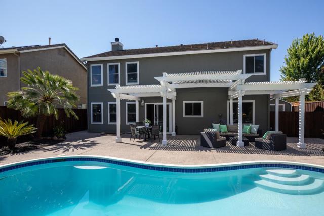 1417 Briarberry Lane, Gilroy CA: https://media.crmls.org/mediaz/4b49f751-d05d-4964-a36c-960e1bcf607d.jpg