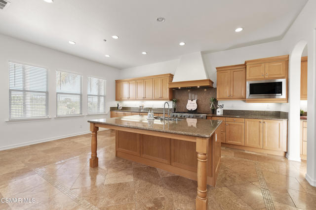 13290 Red Bird Court, Moorpark CA: https://media.crmls.org/mediaz/4b4a5a41-e901-4686-a761-85dbb86fba50.jpg
