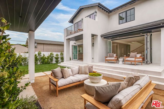 2455 23rd Street, Santa Monica CA: https://media.crmls.org/mediaz/4b4a825c-2f28-47db-a866-746a1d11cc6b.jpg
