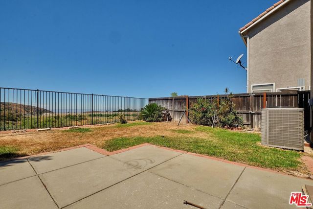 12512 Valley Vista Way, Sylmar CA: https://media.crmls.org/mediaz/4b4aa405-3cfb-4a28-9383-37a99178219c.jpg