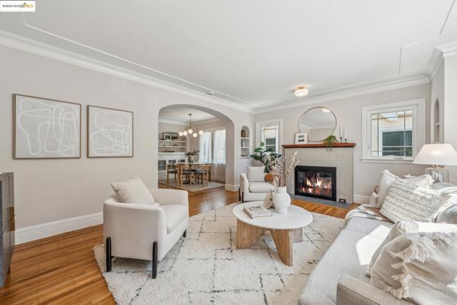 803 Evelyn Ave, Albany CA: https://media.crmls.org/mediaz/4b4ae181-c652-4e6e-a911-3c4dfb8bfbd5.jpg