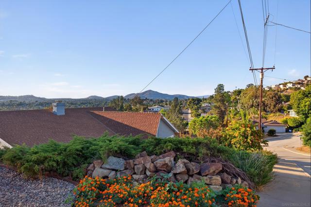 4060 Rosarita Dr, La Mesa CA: https://media.crmls.org/mediaz/4b4aed30-5ffb-4891-bfbc-e7cd7e42e913.jpg