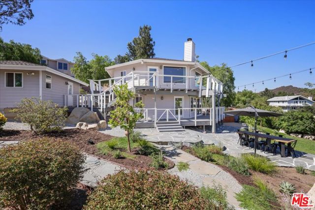 1746 Deerhill Trail, Topanga CA: https://media.crmls.org/mediaz/4b4b4a52-cf90-4e1a-8039-dc049629ead5.jpg