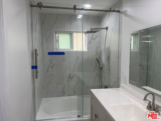 6471 Kanan Dume Road, Malibu CA: https://media.crmls.org/mediaz/4b4b5647-d804-4977-9e76-dbc8dee4e757.jpg