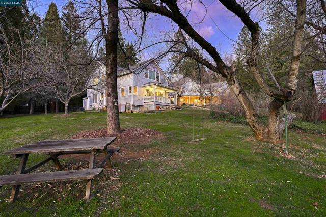 11417 Red Dog Rd, Nevada City CA: https://media.crmls.org/mediaz/4b4c486e-33ee-4b8a-80a1-5a2f40009ea9.jpg