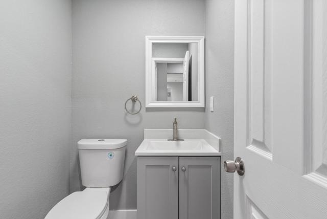 912 Acosta Plaza, Salinas CA: https://media.crmls.org/mediaz/4b4c5b37-30ec-4fdd-adaa-f5b1c4253c57.jpg