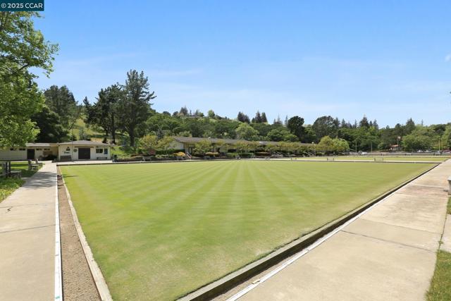 1736 Golden Rain Rd, Walnut Creek CA: https://media.crmls.org/mediaz/4b4c7db4-8ec2-4e44-a64c-b139f48564bb.jpg