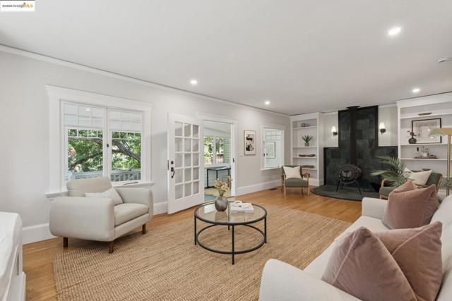 2181 Andrews St, Oakland CA: https://media.crmls.org/mediaz/4b4cc269-78b9-4345-a299-39bed74a2f93.jpg