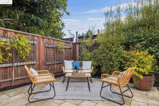 1417 Richmond St, El Cerrito CA: https://media.crmls.org/mediaz/4b4cef2a-d211-41a5-909b-c90a45d85e86.jpg