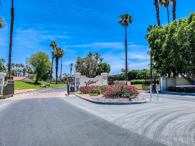 153 Desert Falls E Drive, Palm Desert CA: https://media.crmls.org/mediaz/4b4d3760-bb8a-4a64-aa5e-77784fc875f3.jpg