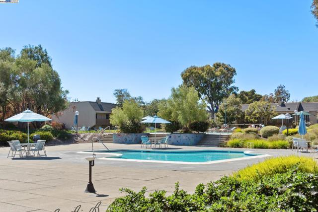 1105 Fontana Dr, Alameda CA: https://media.crmls.org/mediaz/4b4d42b8-7837-4f10-a6e7-cac3f6ff08aa.jpg