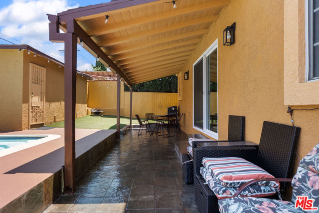 5183 Obama Boulevard, Los Angeles CA: https://media.crmls.org/mediaz/4b4d8093-03da-4594-b830-2f5b98961e1f.jpg