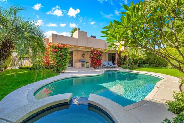 58 Payson Circle, Palm Desert CA: https://media.crmls.org/mediaz/4b4d81e2-1ecb-4706-9925-c7d77d242a3d.jpg