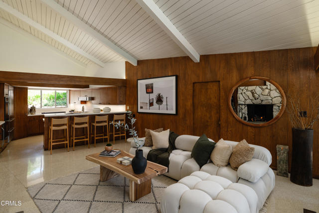 5445 La Crescenta Avenue, La Crescenta CA: https://media.crmls.org/mediaz/4b4dab7d-cba7-428b-bdba-3abbffe1a9de.jpg
