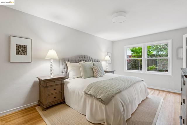 2250 Bywood Dr, Oakland CA: https://media.crmls.org/mediaz/4b4e4f6c-b22b-4e8f-ac1c-f0fdfac4bb45.jpg