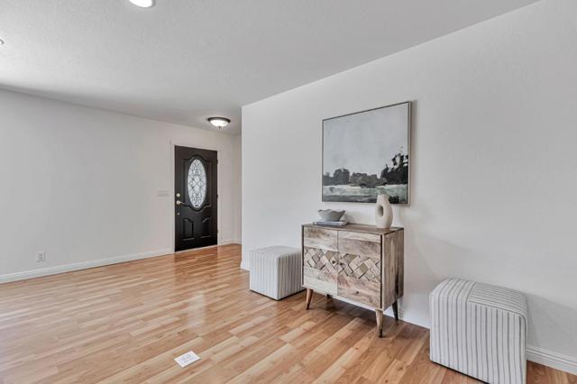 1081 Oak Street, Hollister CA: https://media.crmls.org/mediaz/4b4ea48e-c741-4631-b0c6-e00570401426.jpg