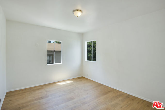 1827 W 24th Street, Los Angeles CA: https://media.crmls.org/mediaz/4b4f0f7c-9f80-418e-a1bb-30ec244823d2.jpg