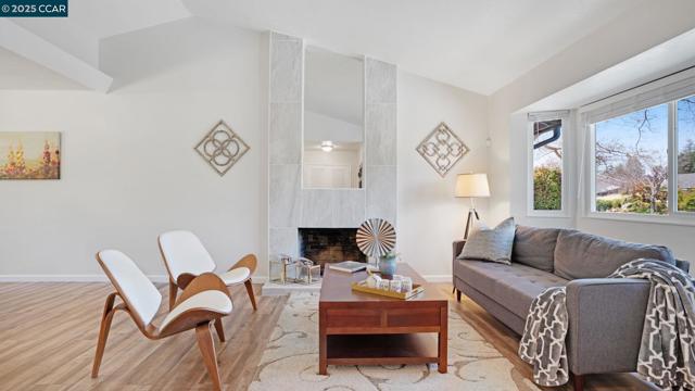 5517 Kirkwood Dr, Concord CA: https://media.crmls.org/mediaz/4b4f3dac-d84f-4ca3-9100-5ef52acf25d9.jpg