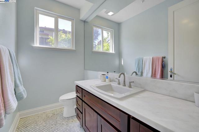 48564 Avalon Heights Ter, Fremont CA: https://media.crmls.org/mediaz/4b4f3e4d-af94-4b99-bf24-297f700f51ab.jpg