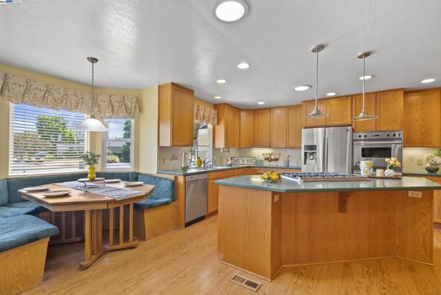 4301 Norris Rd, Fremont CA: https://media.crmls.org/mediaz/4b4f4be6-2126-42f4-bf44-d458fe17fdb2.jpg