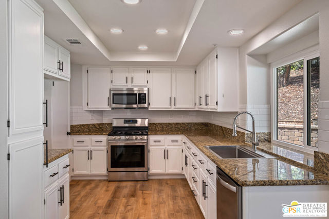 29136 Stonegate Lane, Highland CA: https://media.crmls.org/mediaz/4b4f4e94-2e78-40b5-8ef0-6e3a8d3a68f6.jpg