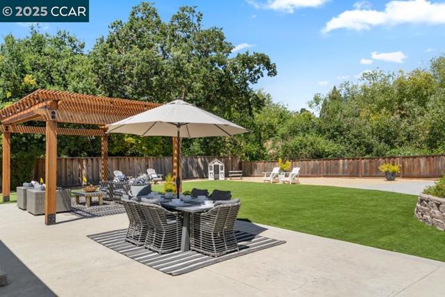 273 Valle Vista Dr, Danville CA: https://media.crmls.org/mediaz/4b501459-44fd-4359-90d7-62f13a6c88a6.jpg