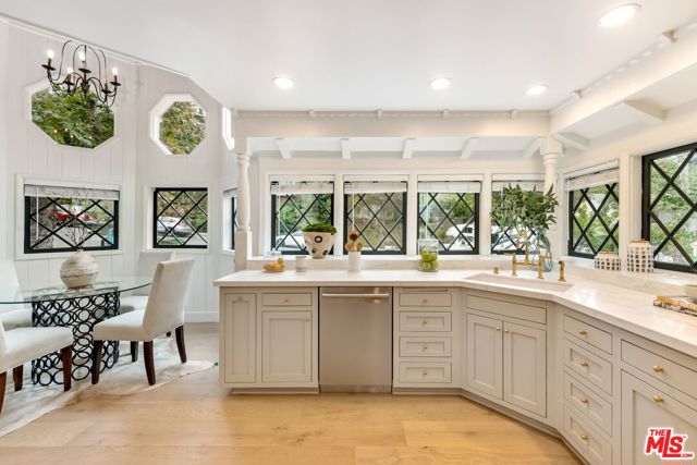 19159 Rosita Street, Tarzana CA: https://media.crmls.org/mediaz/4b50c803-927b-43fb-a229-a682a77fdbad.jpg