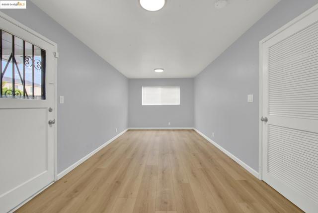 2524 Parker Ave, Oakland CA: https://media.crmls.org/mediaz/4b50d0d1-6747-4b9f-9481-b77cce378c40.jpg