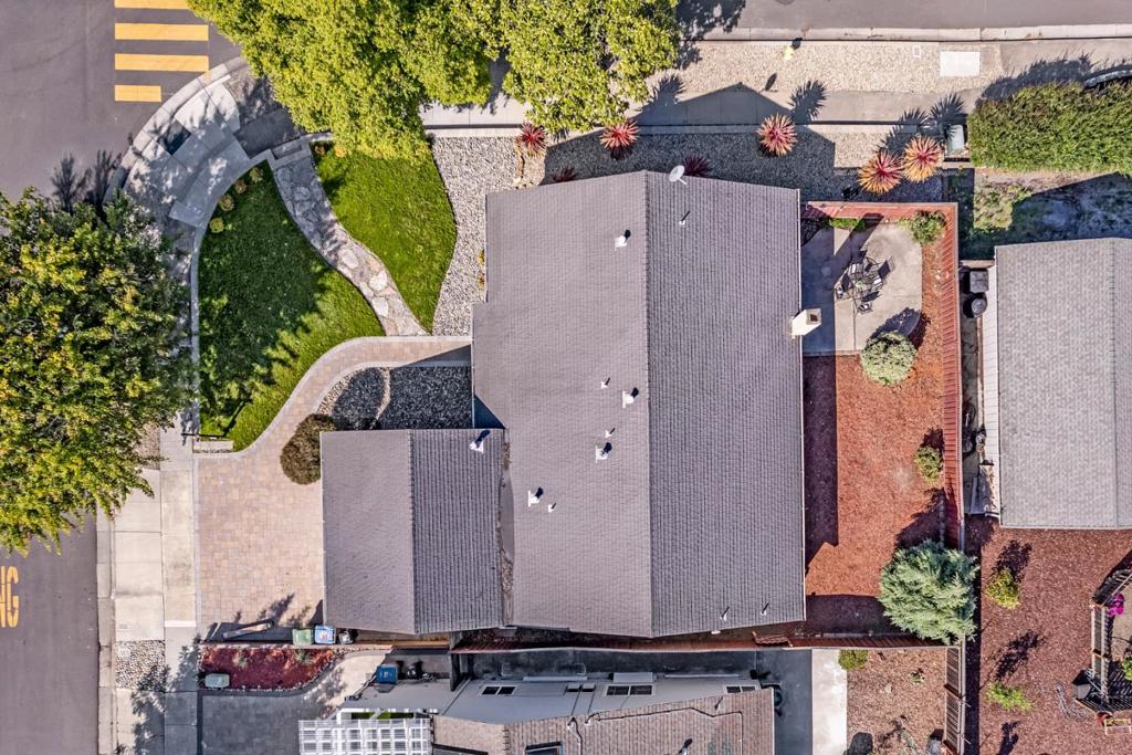https://media.crmls.org/mediaz/4b50f410-e8eb-4a8a-a9ac-4b655db3799b.jpg?preset=X-Large