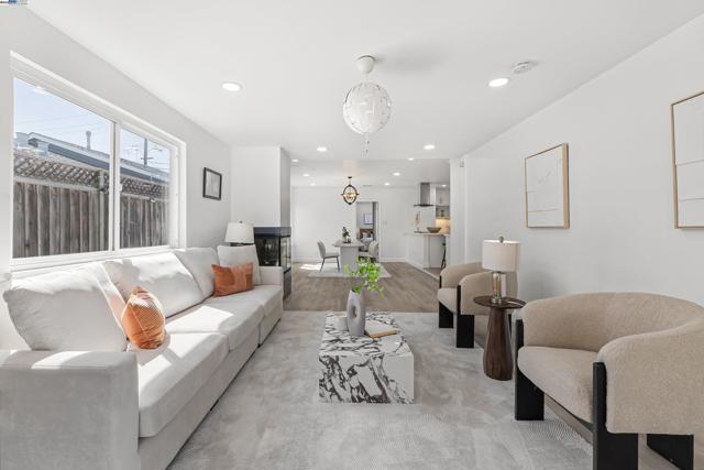 924 Magnolia Dr, Alameda CA: https://media.crmls.org/mediaz/4b512772-28b4-4438-9c89-4efeb60d3a6c.jpg