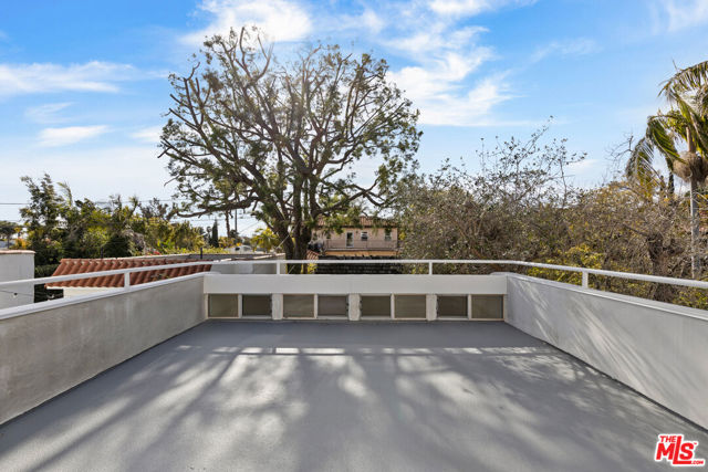 2153 Linnington Avenue, Los Angeles CA: https://media.crmls.org/mediaz/4b517e76-42c8-4263-af9f-530fa97b08a6.jpg