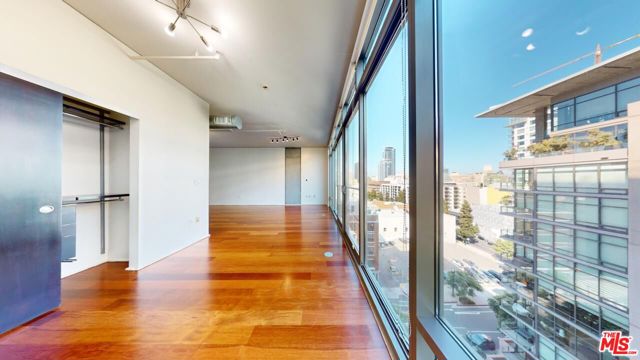 1100 Hope Street, Los Angeles, California 90015, 1 Bedroom Bedrooms, ,1 BathroomBathrooms,Condominium,For Sale,Hope,24402485