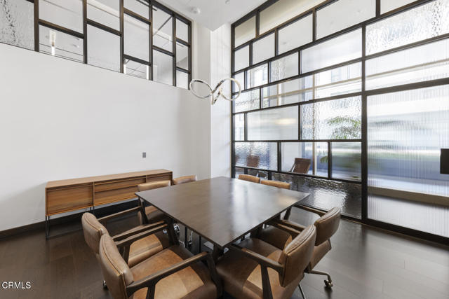 400 S Broadway, Los Angeles CA: https://media.crmls.org/mediaz/4b5215cf-50c2-4cb2-80f1-7b7d8d8227bd.jpg
