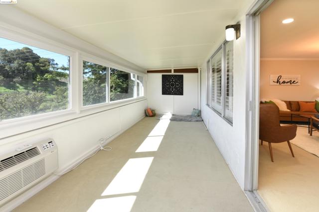1910 Skycrest Dr, Walnut Creek CA: https://media.crmls.org/mediaz/4b521b20-e7af-4e9b-89f8-7b5d1689c9cd.jpg