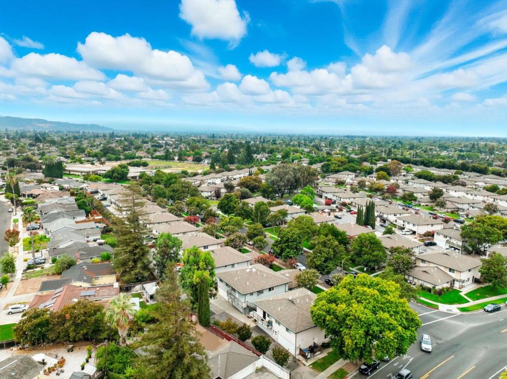 https://media.crmls.org/mediaz/4b5233e0-6678-4850-a988-6726f67fb886.jpg?preset=X-Large