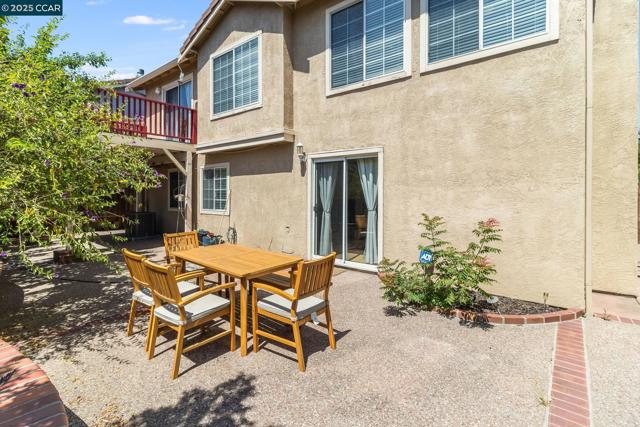 289 Crestview Ave, Martinez CA: https://media.crmls.org/mediaz/4b525354-b55b-498d-9f02-d6c8e7d3177a.jpg