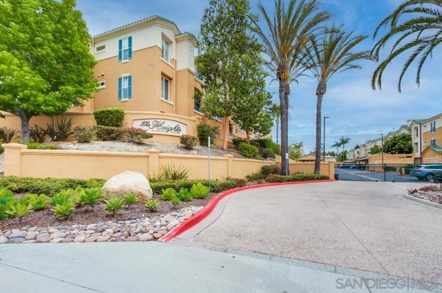 12376 Carmel Country Rd, San Diego CA: https://media.crmls.org/mediaz/4b529afe-f9c8-45a5-afd3-12f3b628799a.jpg
