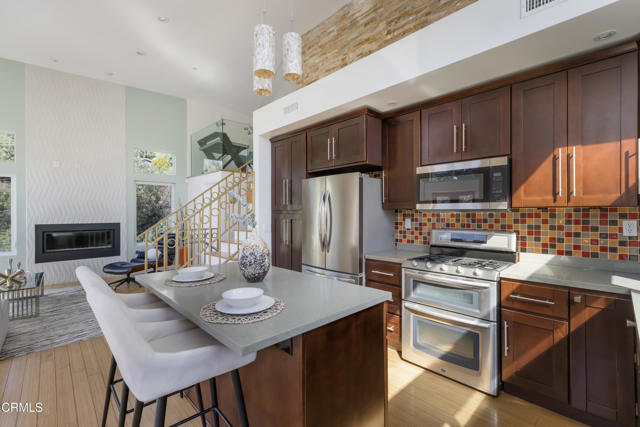 Detail Gallery Image 17 of 48 For 475 Rustic Dr, Los Angeles,  CA 90065 - 3 Beds | 3/1 Baths