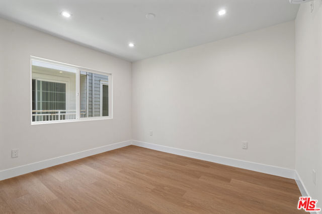 420 S Sepulveda Boulevard, Los Angeles CA: https://media.crmls.org/mediaz/4b53c857-075a-477f-b933-08a6332a6e26.jpg