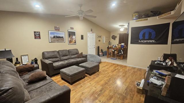 1952 Bartle Place, Thermal CA: https://media.crmls.org/mediaz/4b53d8e9-73a3-4784-b1e2-fa33ef62b625.jpg
